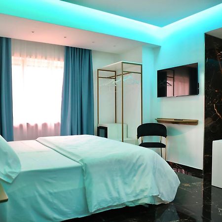 Hotel Max Аверса Экстерьер фото