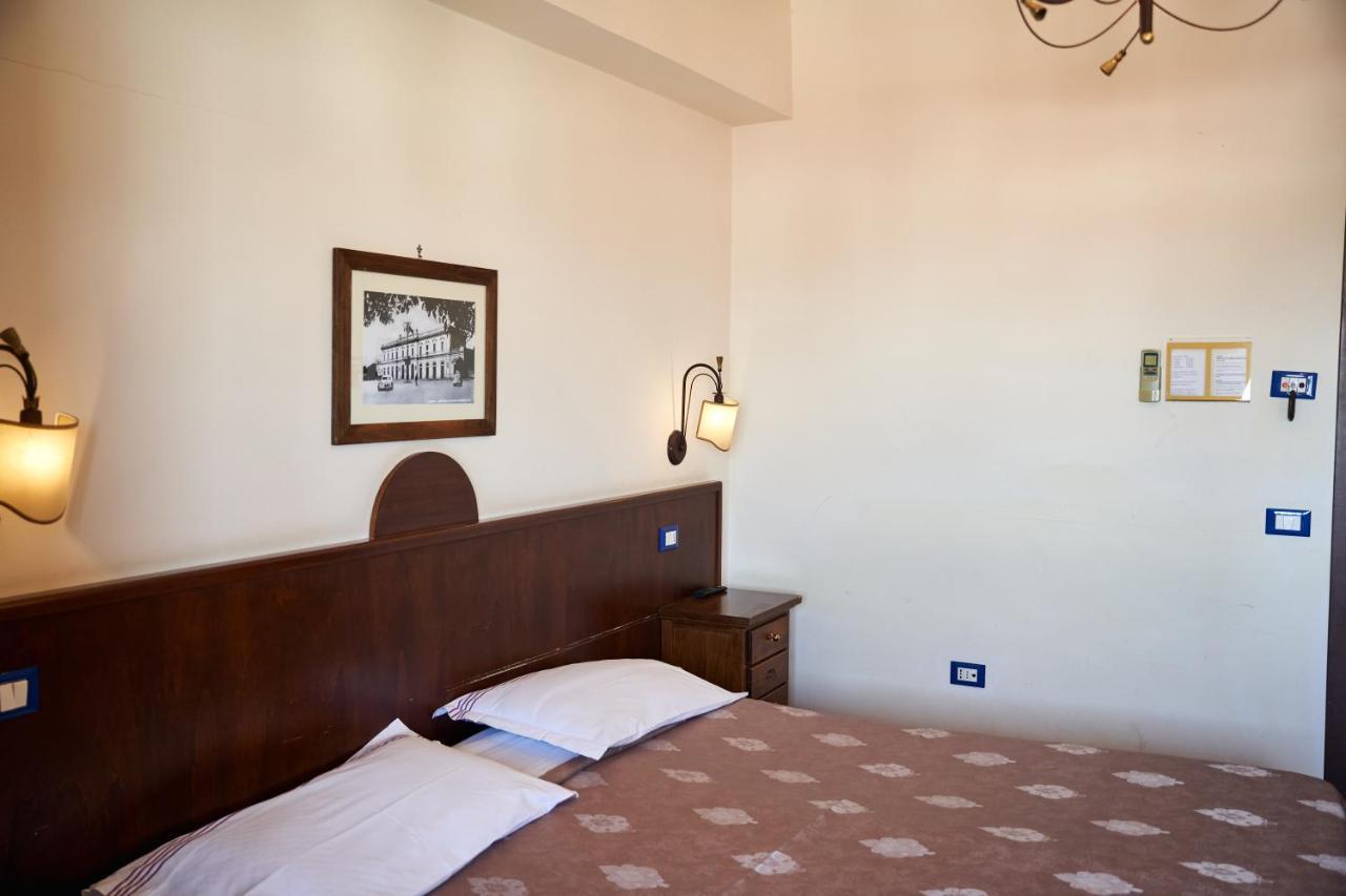Hotel Max Аверса Экстерьер фото