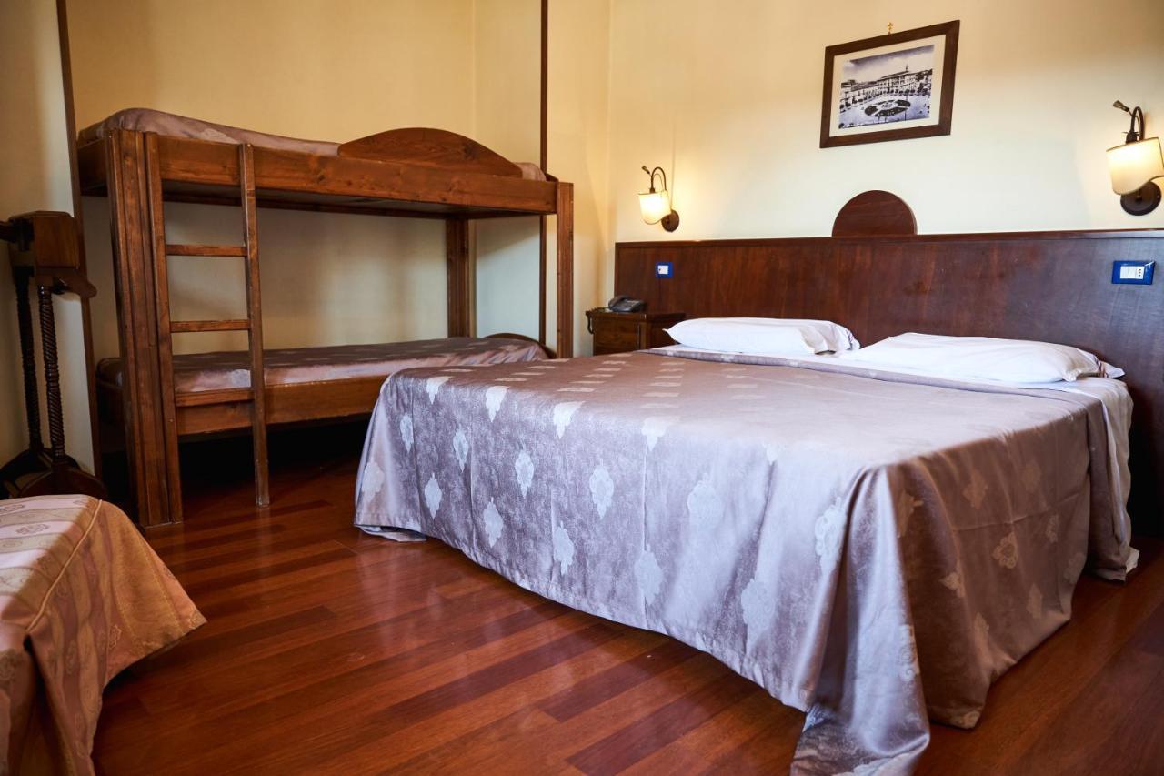 Hotel Max Аверса Экстерьер фото