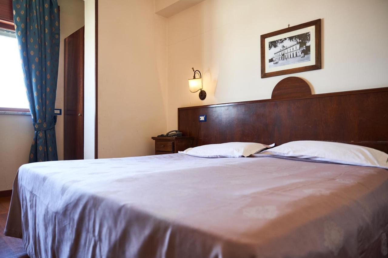 Hotel Max Аверса Экстерьер фото