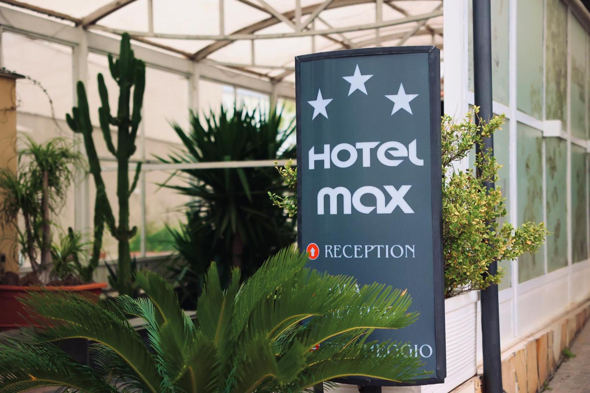Hotel Max Аверса Экстерьер фото