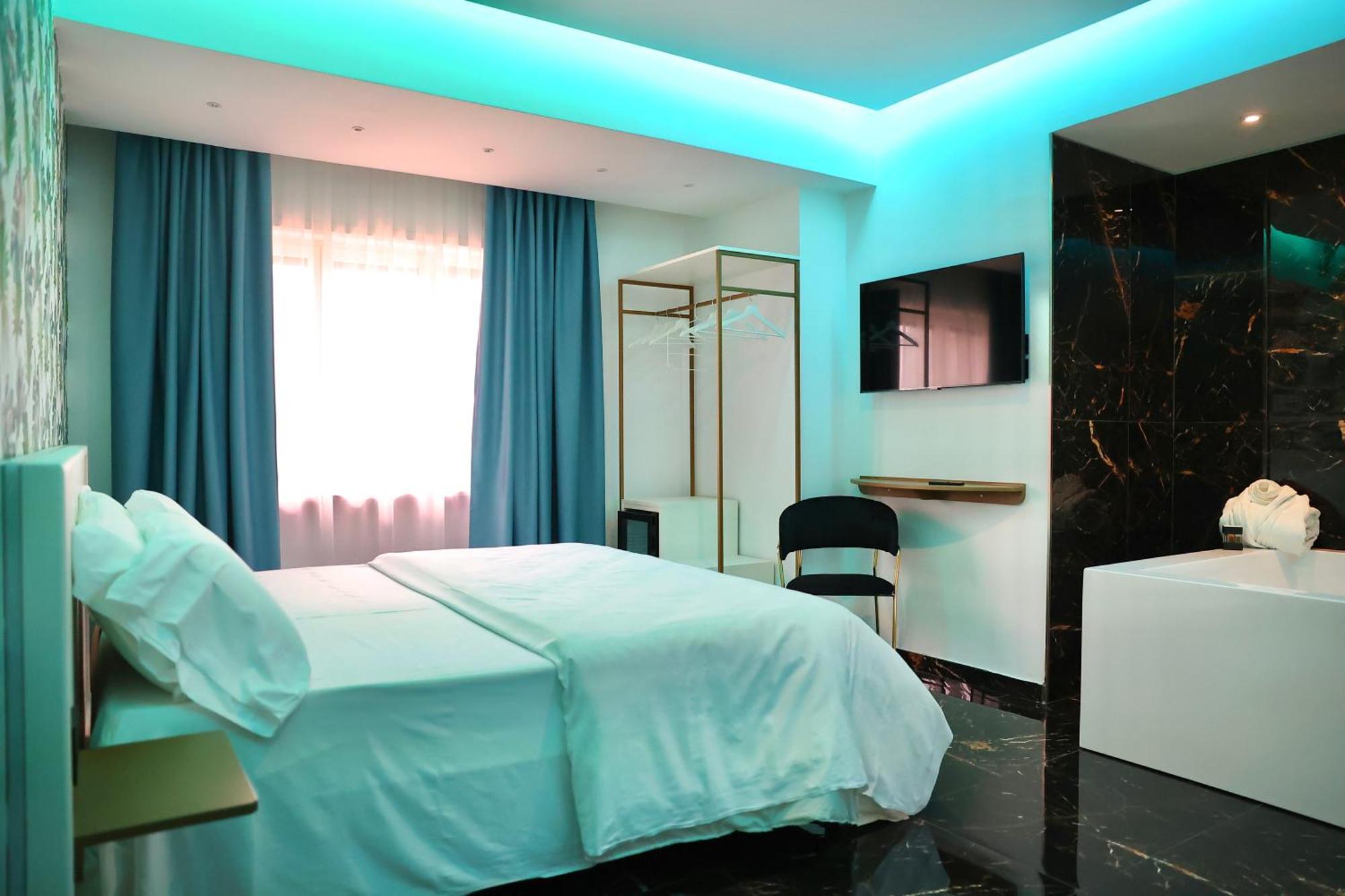 Hotel Max Аверса Экстерьер фото