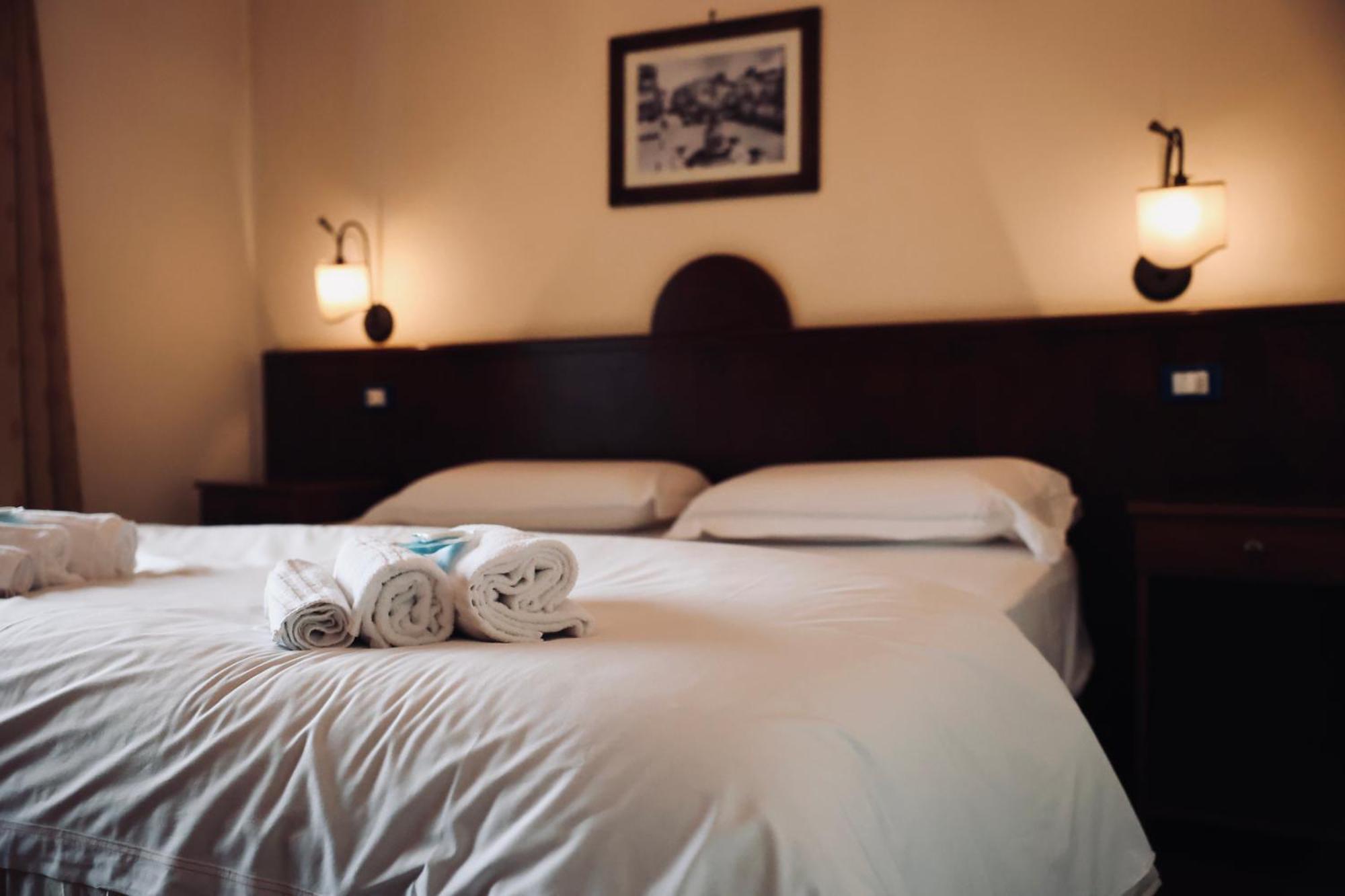 Hotel Max Аверса Экстерьер фото