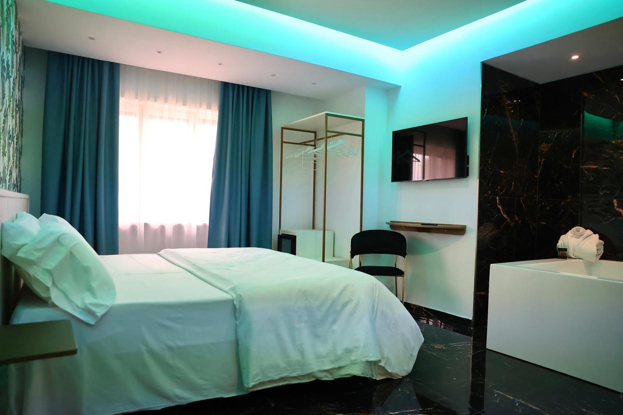 Hotel Max Аверса Экстерьер фото