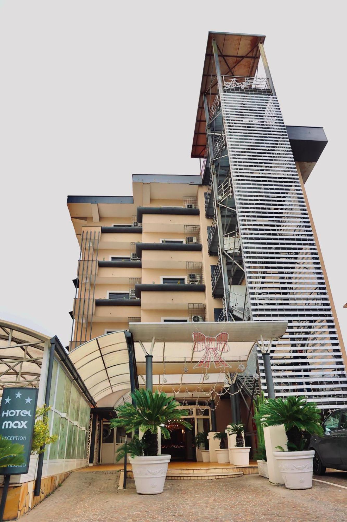 Hotel Max Аверса Экстерьер фото