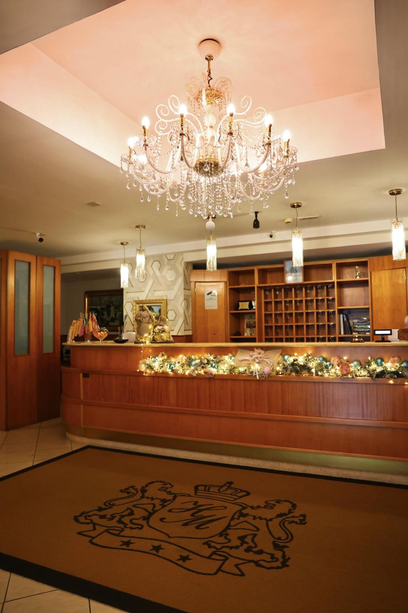 Hotel Max Аверса Экстерьер фото