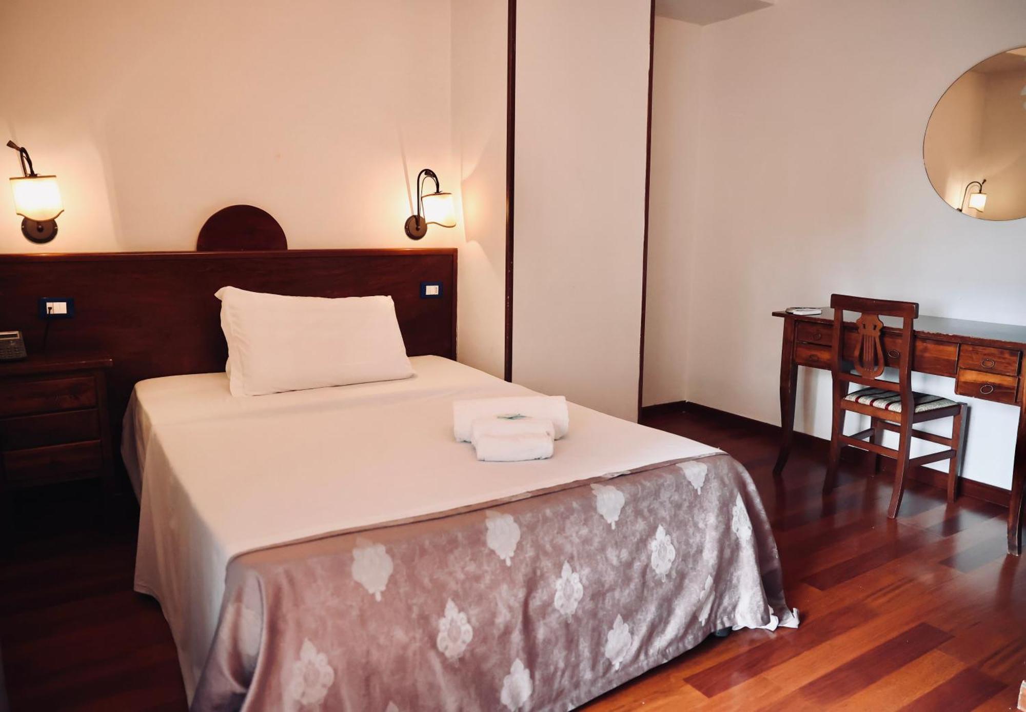 Hotel Max Аверса Экстерьер фото