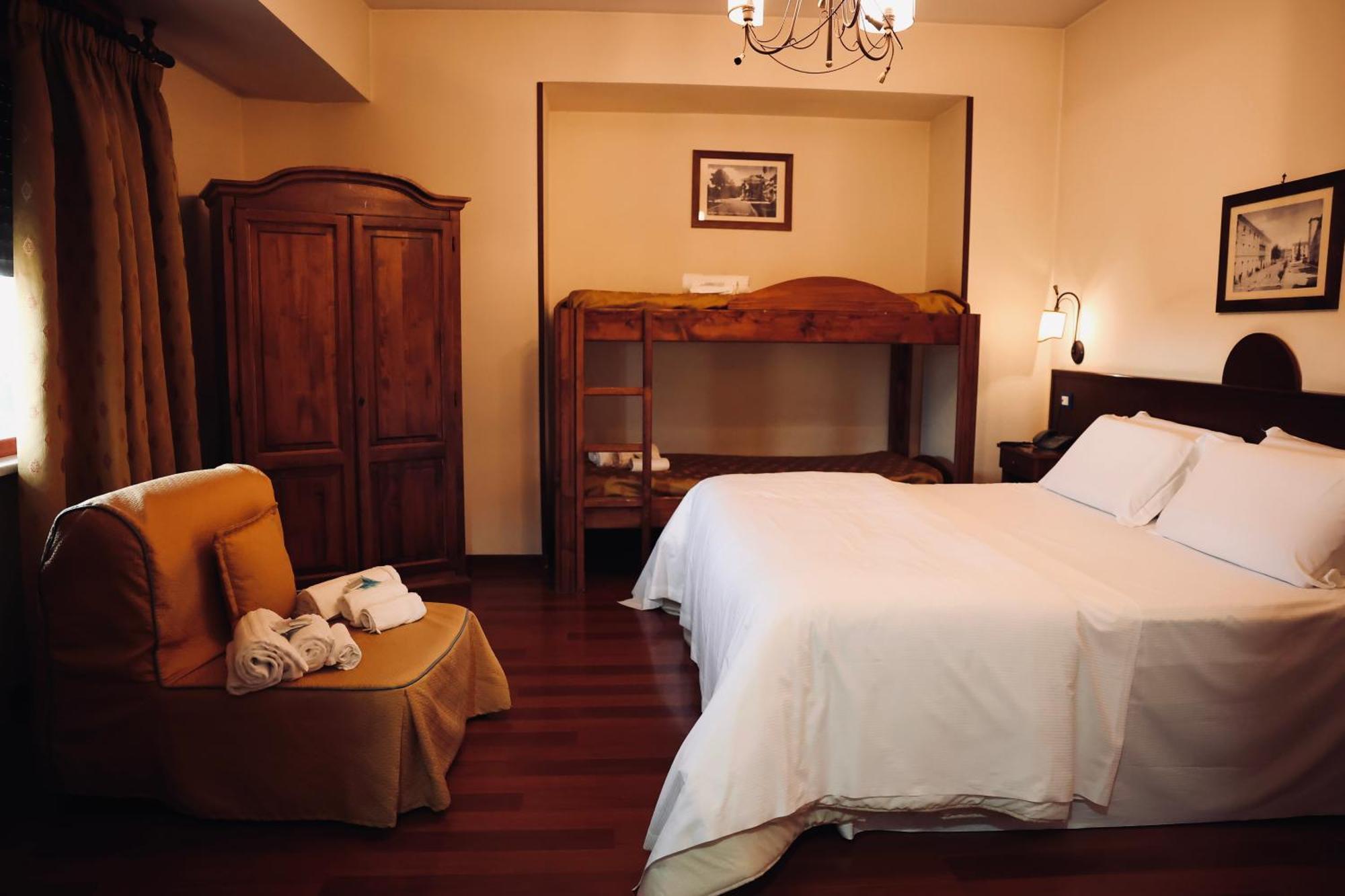 Hotel Max Аверса Экстерьер фото