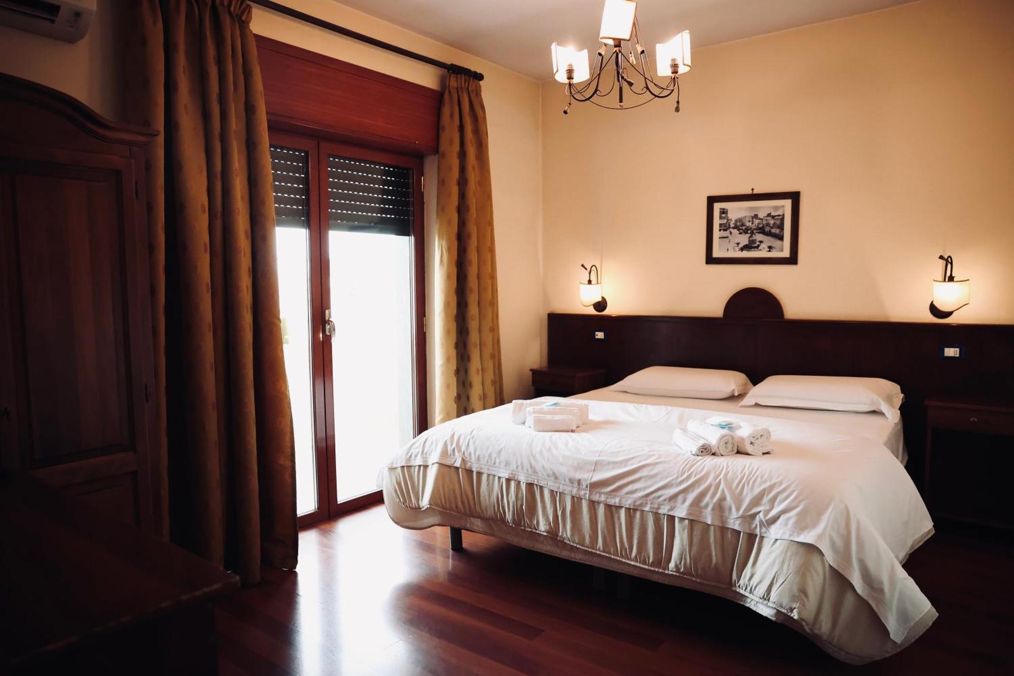 Hotel Max Аверса Экстерьер фото