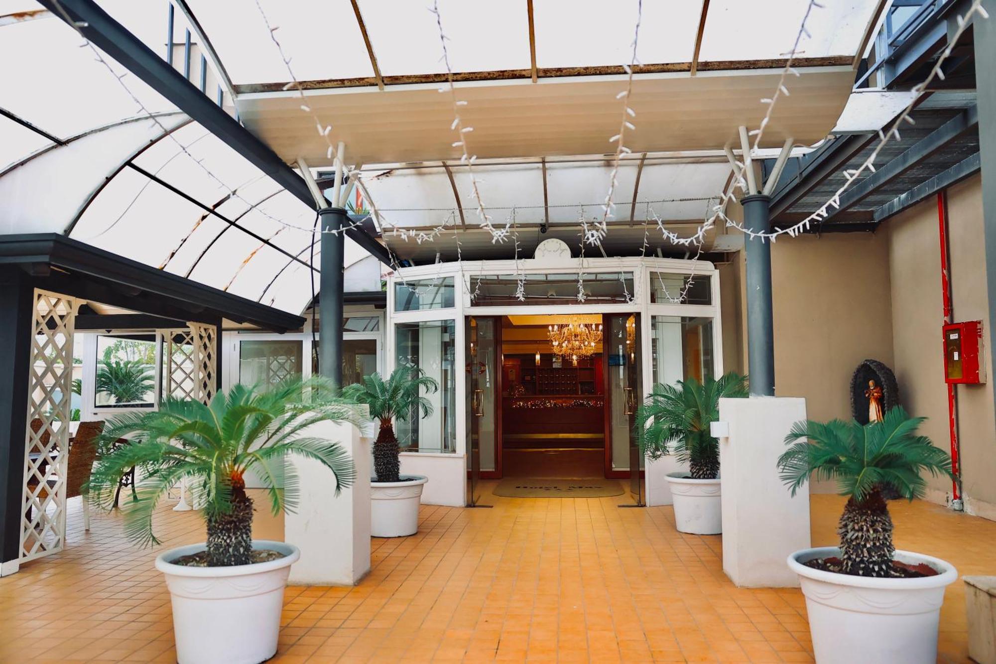 Hotel Max Аверса Экстерьер фото