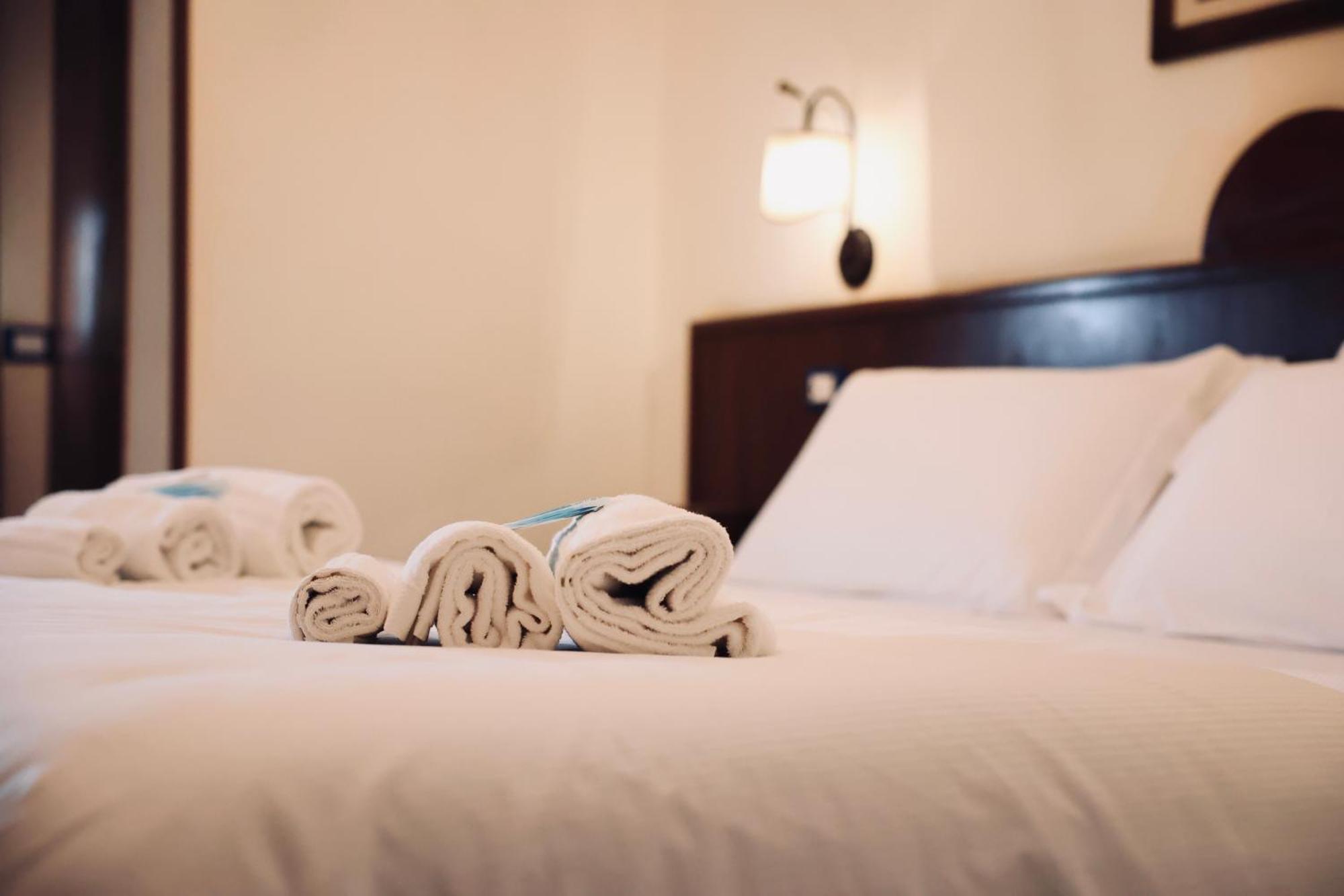 Hotel Max Аверса Экстерьер фото