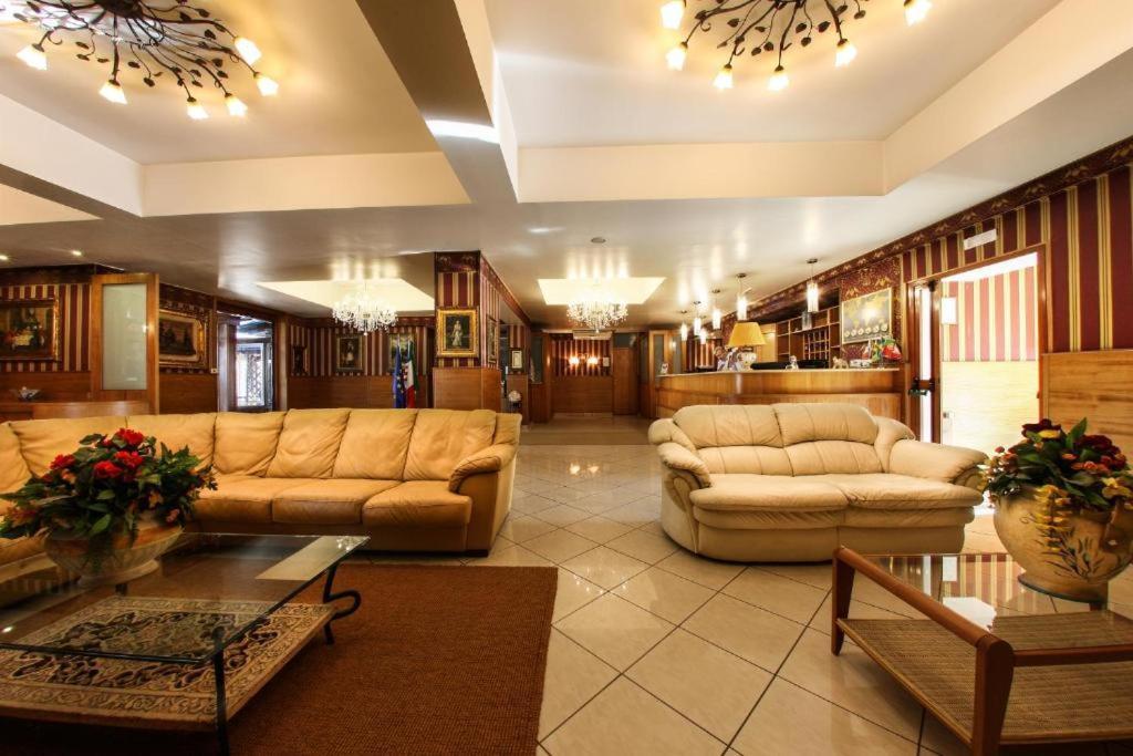 Hotel Max Аверса Экстерьер фото