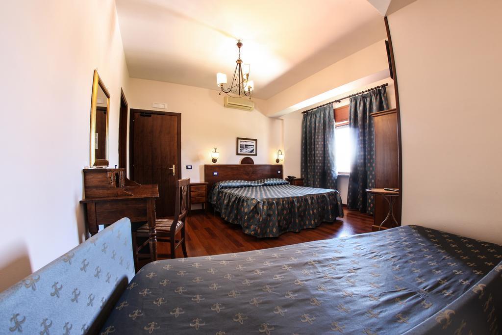 Hotel Max Аверса Экстерьер фото