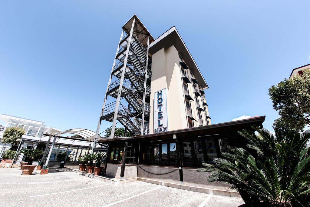 Hotel Max Аверса Экстерьер фото