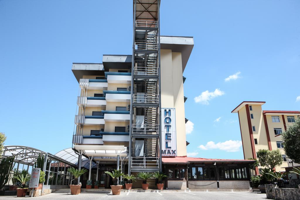 Hotel Max Аверса Экстерьер фото