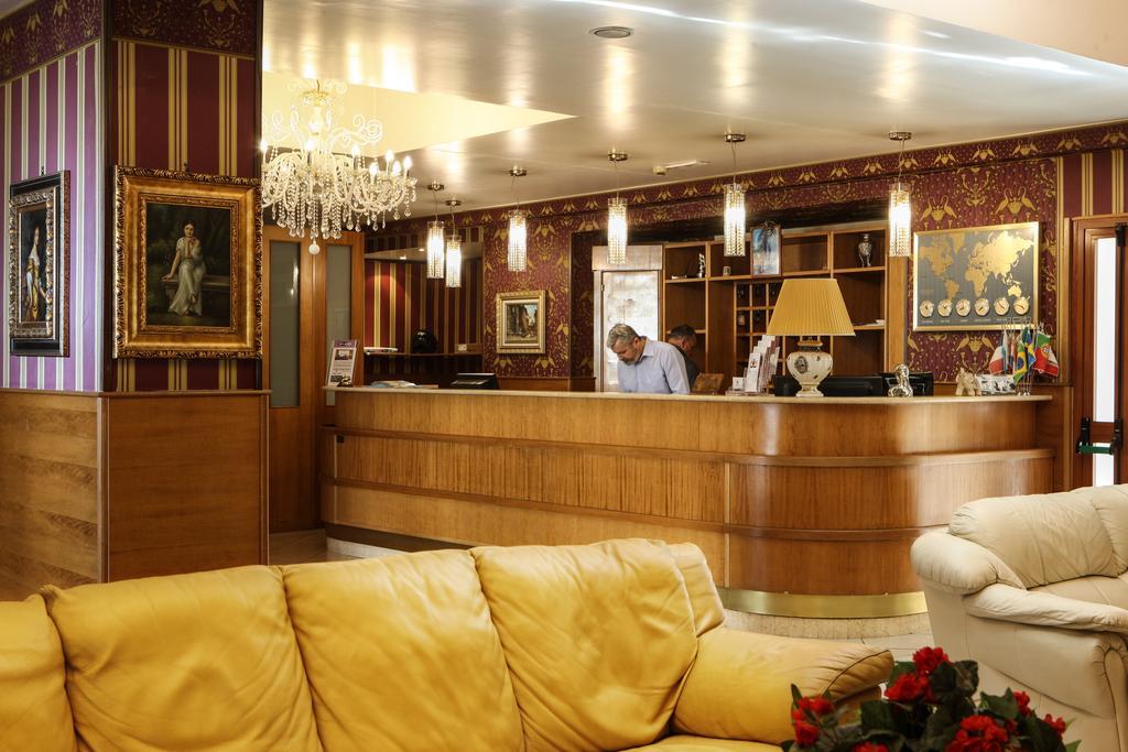 Hotel Max Аверса Экстерьер фото