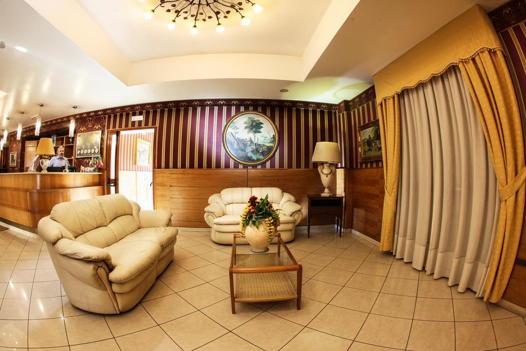 Hotel Max Аверса Экстерьер фото