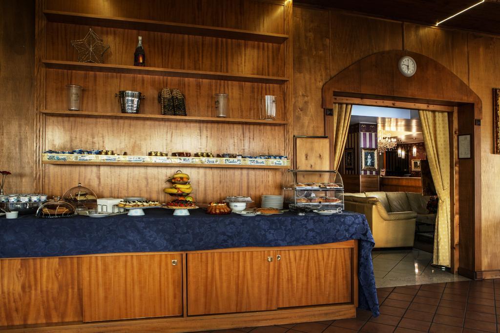 Hotel Max Аверса Экстерьер фото